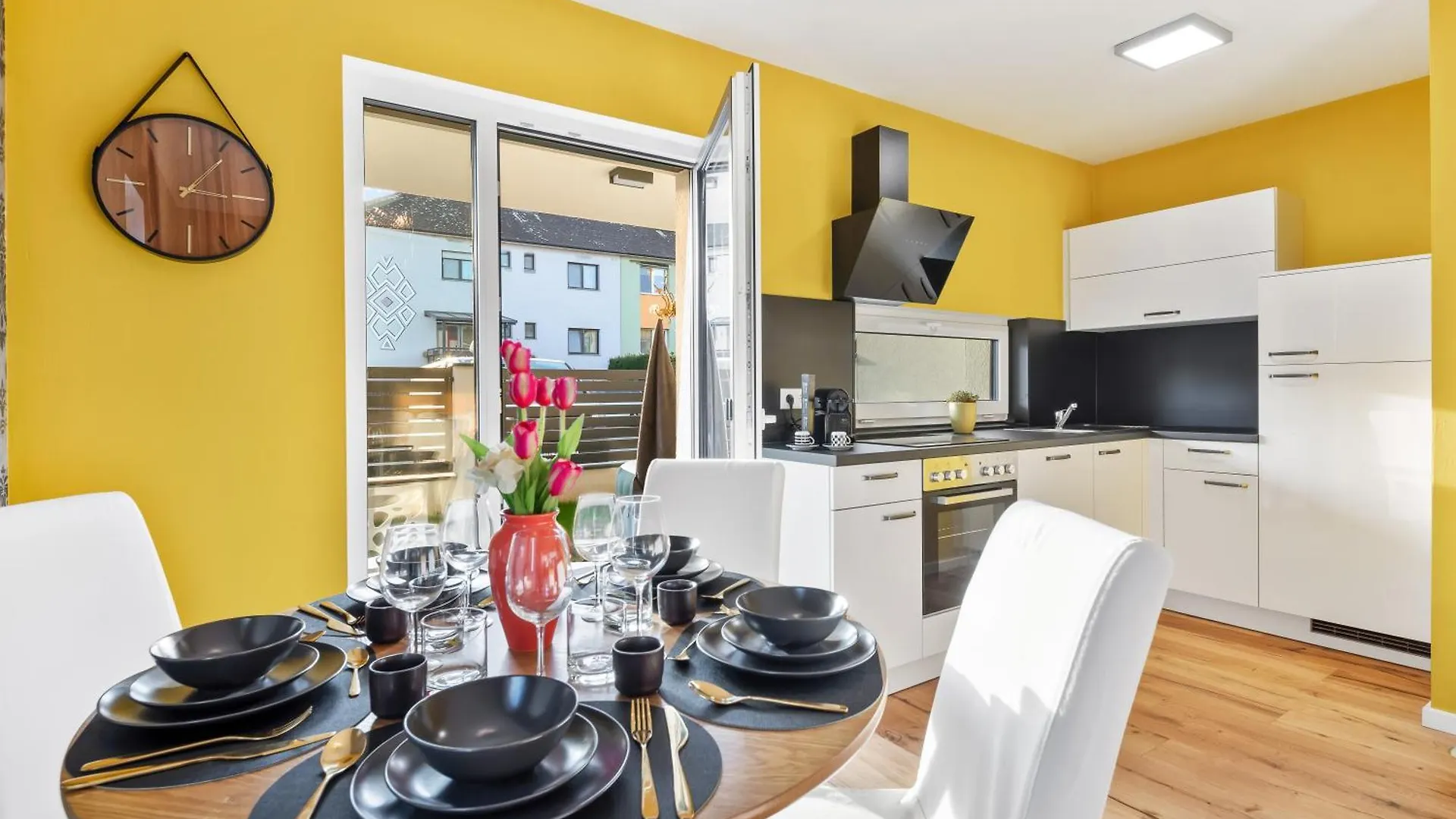 Yellow Suite - Whirlpool Garden - Free Parking - Wifi Vienna 0*,  Austria