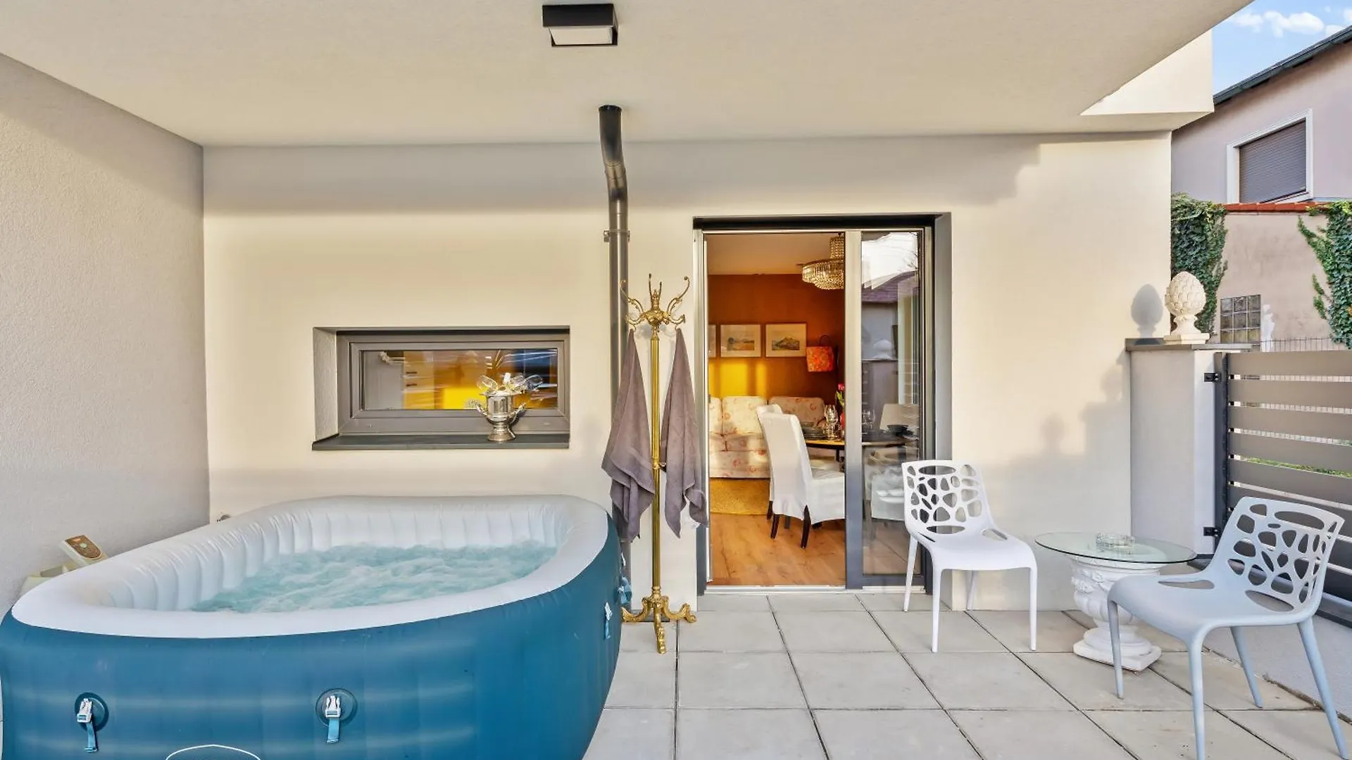 Yellow Suite - Whirlpool Garden - Free Parking - Wifi Vienna 0*,  Austria